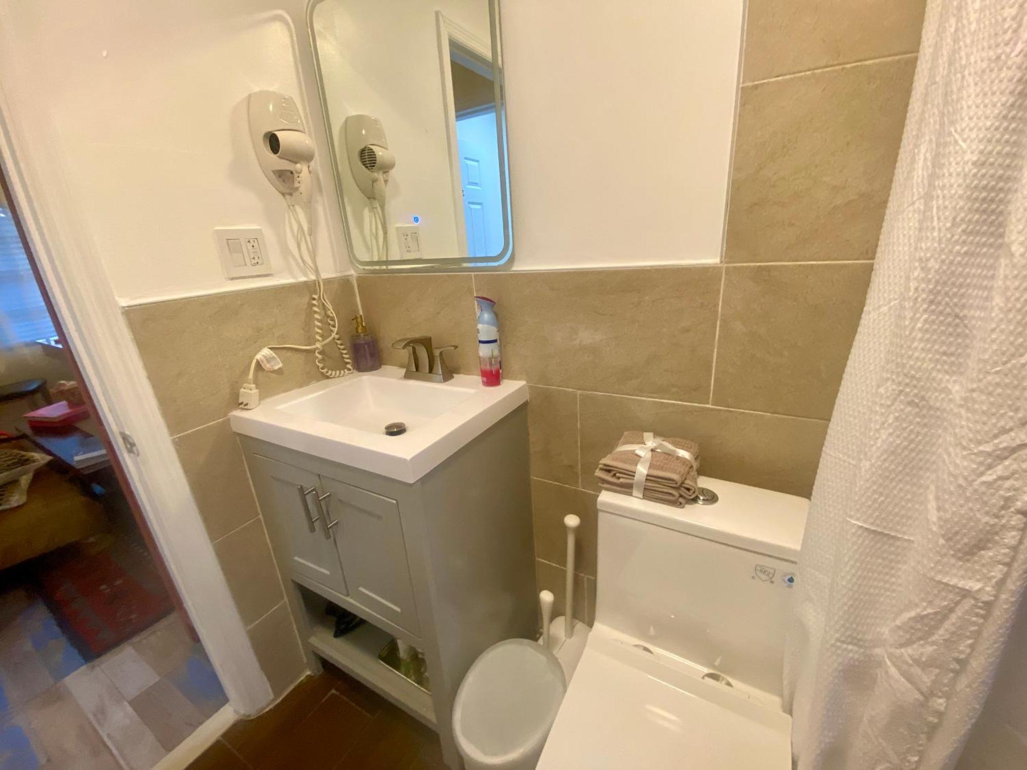 Private Rooms At Miami Centrally Located With Free Parking Exterior foto
